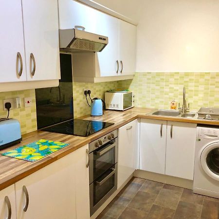 Stylish Apartment With Secure Parking Close To City 체스터 외부 사진