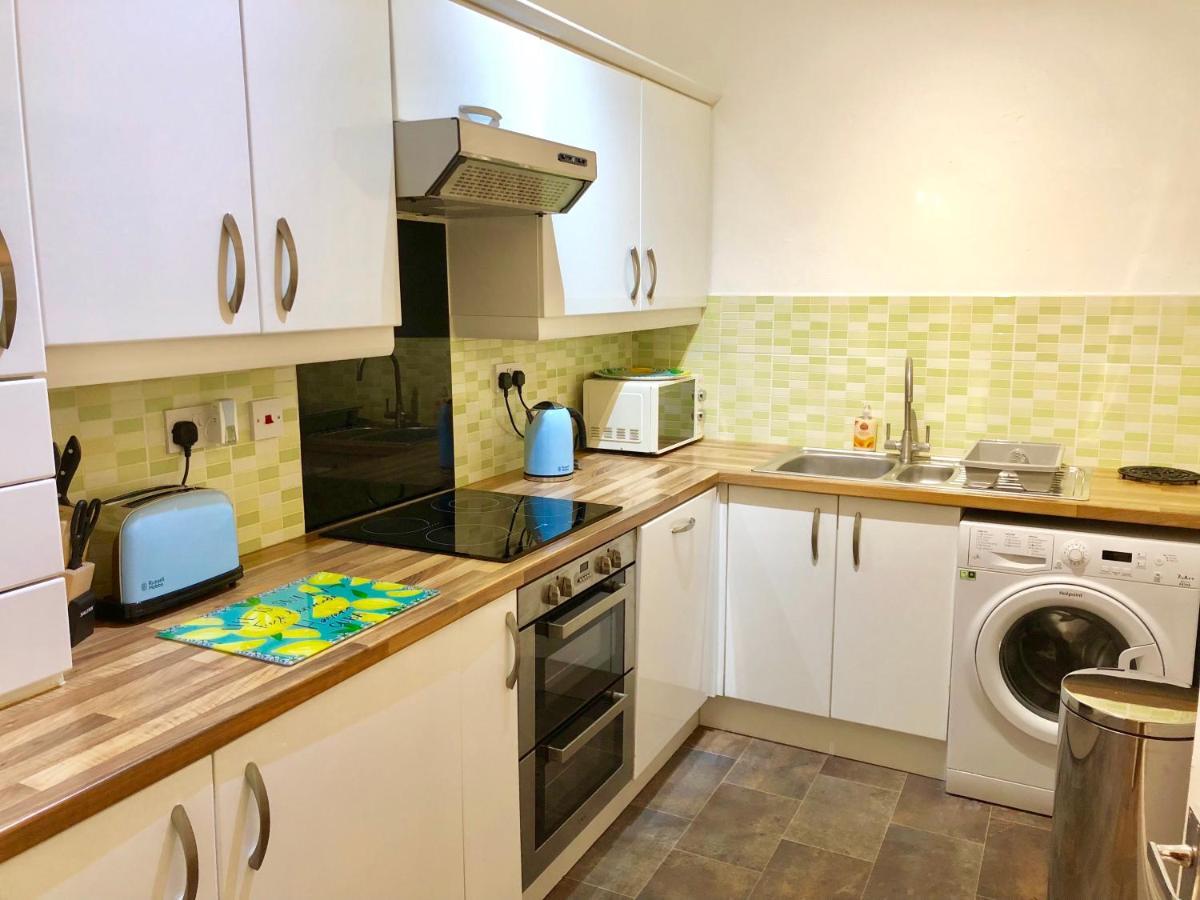 Stylish Apartment With Secure Parking Close To City 체스터 외부 사진