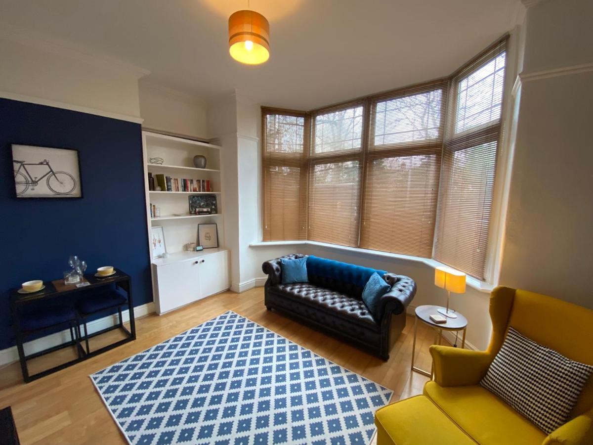 Stylish Apartment With Secure Parking Close To City 체스터 외부 사진