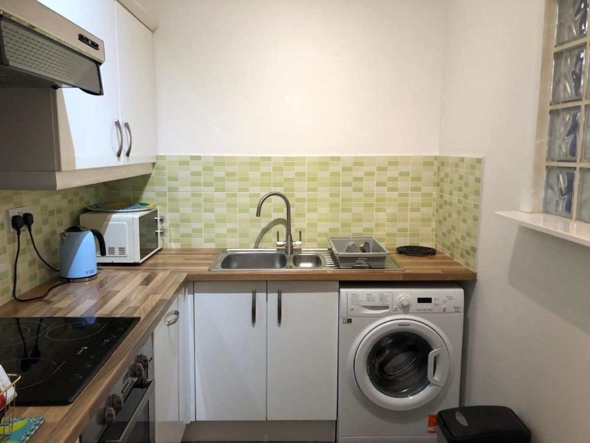 Stylish Apartment With Secure Parking Close To City 체스터 외부 사진