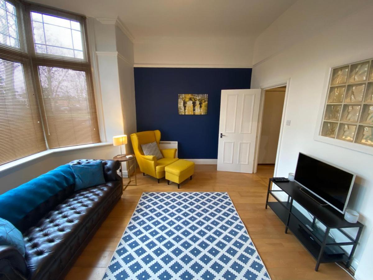 Stylish Apartment With Secure Parking Close To City 체스터 외부 사진